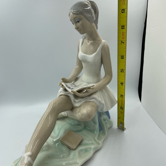 Tengra Valencia Porcelain Ballerina Reading Music Book 10" Tall Spain - Picture 11 of 12